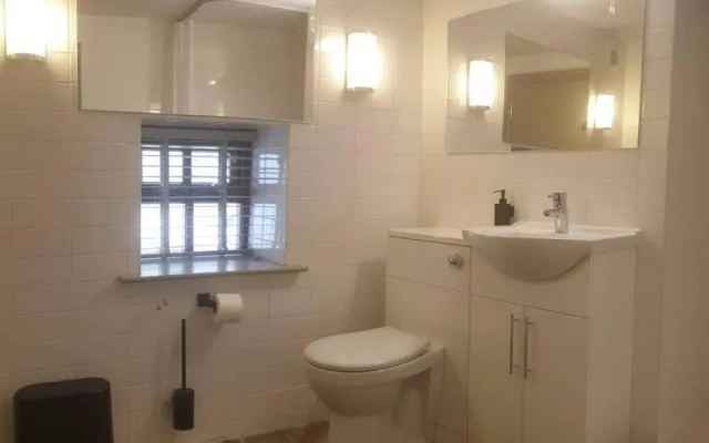 Pemberton - Suite in Canalside Guesthouse