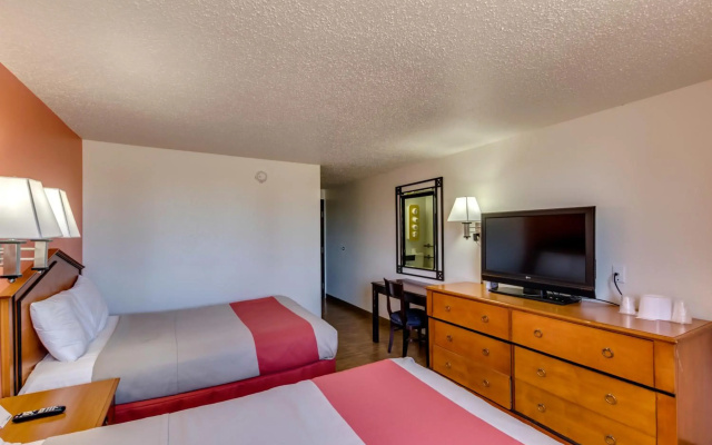 Motel 6 Albert Lea, MN