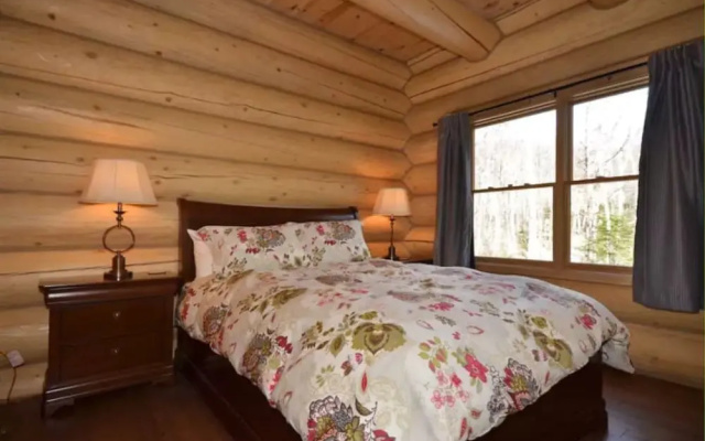 Chalet Four Bears