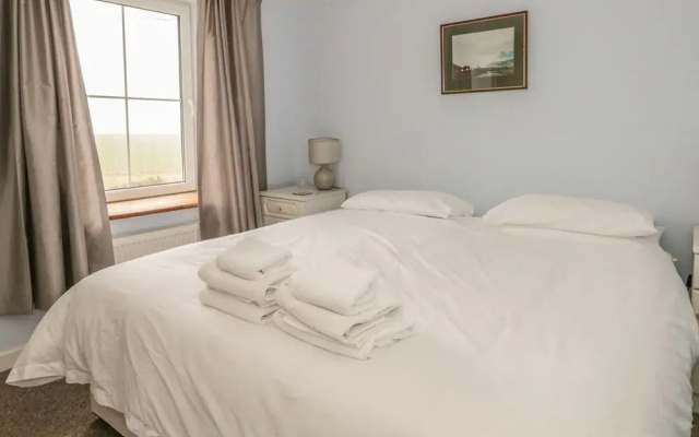 2 Park Nook Close