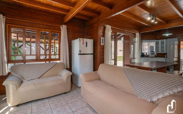 Casa Com 03 Dormitórios
