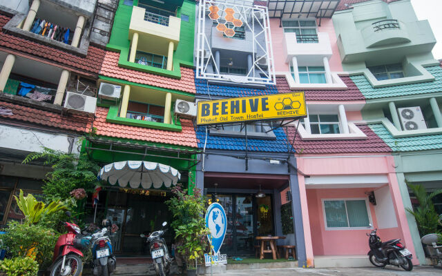 Отель Beehive Phuket Old Town - Hostel Таиланд, Пхукет - отзывы, цены и фото номеров - забронировать отель Beehive Phuket Old Town - Hostel онлайн вид на фасад