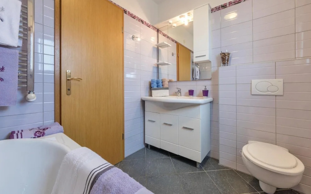 Stunning Home in Pula With Wifi and 4 Bedrooms