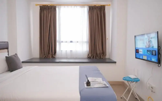 Modern Style and Homey Studio Apartment Collins Boulevard