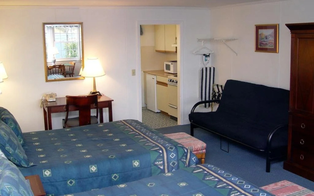 Cape Cod Harbor House Inn