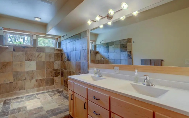 Hutson's Bridgeview **30 Day minimum**
