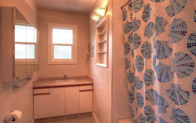 Beach Access Kelowna Rental Home Upper Unit by KVR