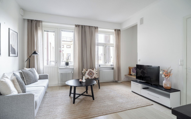 1BR Penthouse with Sauna & Private Rooftop Terrace