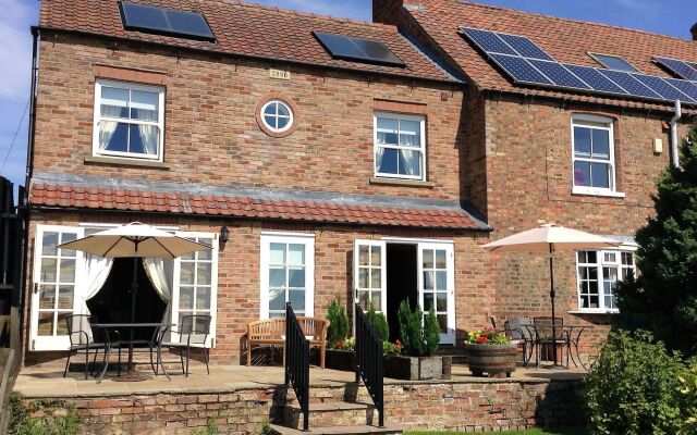 Отель Hazelwood Farm B&B вид на фасад