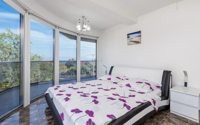Nice Home in Vrh With Wifi and 2 Bedrooms