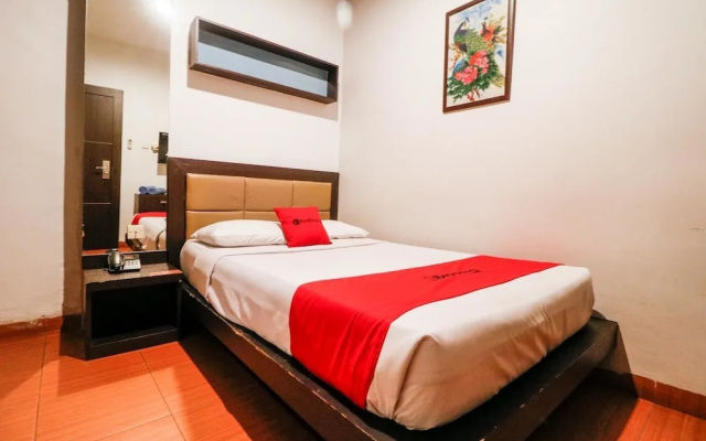 RedDoorz Plus near Pasar Wisata