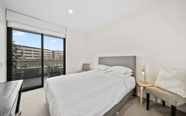 Inner-city 2-bed With Large Balcony, Garden & Gym