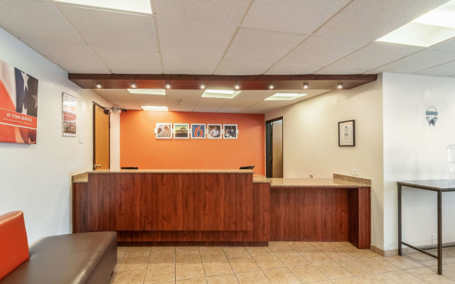 Motel 6 Naperville, IL