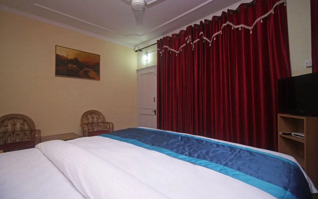The White House by OYO Rooms