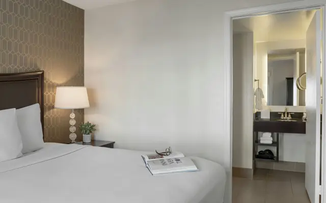 Peacock Suites