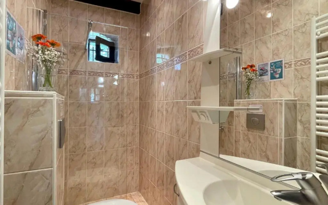 Gite Queyrières, 5 pièces, 8 personnes - FR-1-582-285