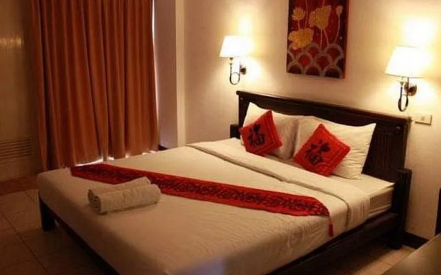 Nawarat Resort & Serviced Apartment