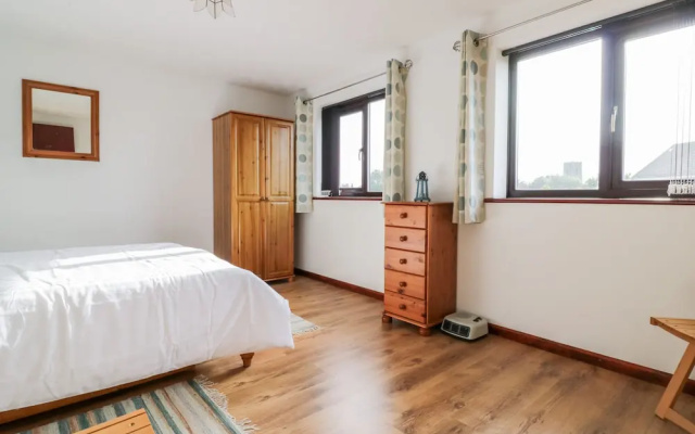 2 Waxham Court