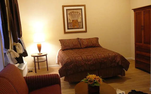 Holly Inn Suites