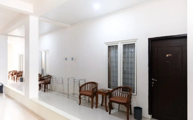 Urbanview Hotel Ling near Jawa Timur Park 2