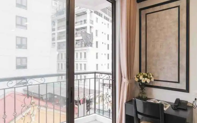 Charming Moon Hotel