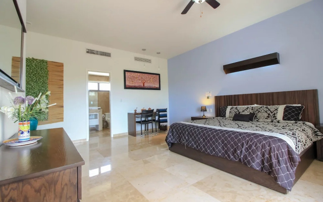 Jacuzzi on Terrace Penthouse by Olahola