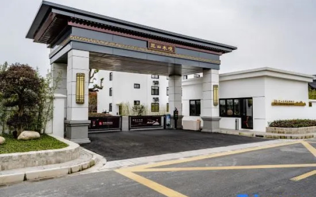 Wanzhi·Sanshan Shuijing Manor Hotel