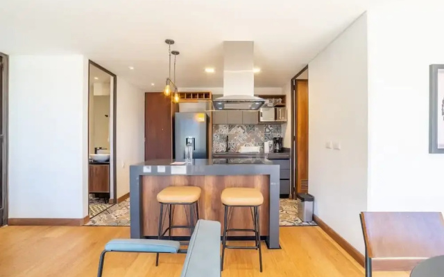Stylish 2 Masters w Patio View