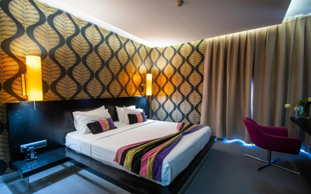 Vernazza Suites Hotel