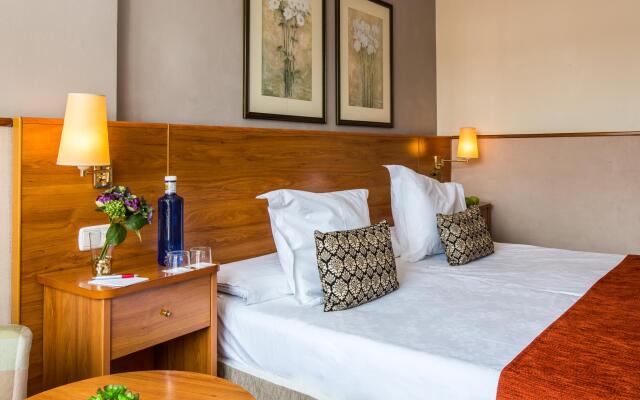 Отель Leonardo Hotel Granada Испания, Гранада - отзывы, цены и фото номеров - забронировать отель Leonardo Hotel Granada онлайн комната для гостей