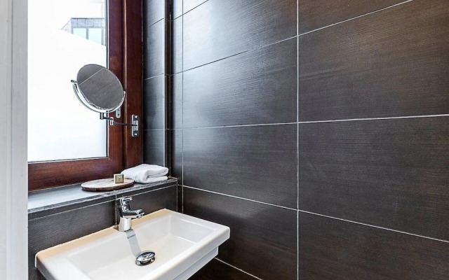 Modern Airy 2-bed Gem in Trendy Stoke Newington