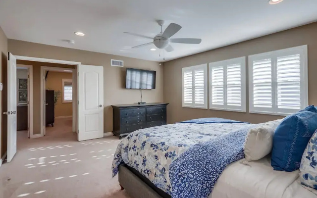 Beautiful Backyard Oasis 5 bedroom 3 Bathroom Home