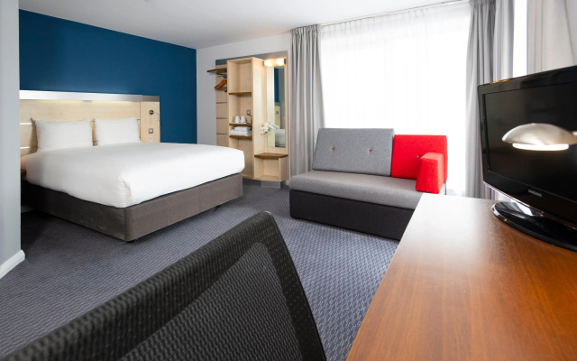 Holiday Inn Express Swindon City Centre by IHG