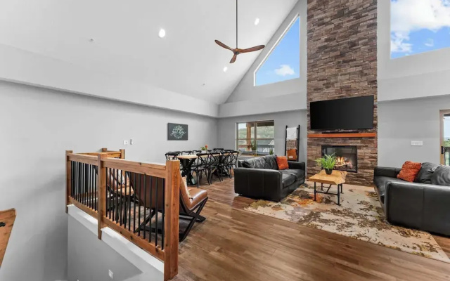 Green Wood Getaway for 18