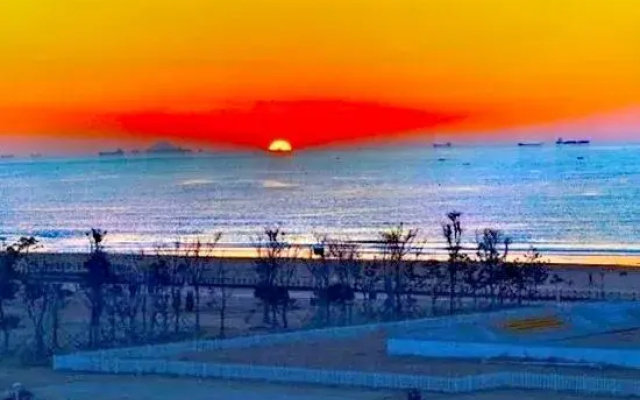 1 Minute Seaview Apartment