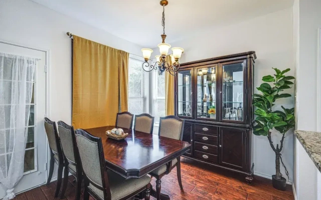 3 Mi to Dfw: Pet-friendly Euless Home