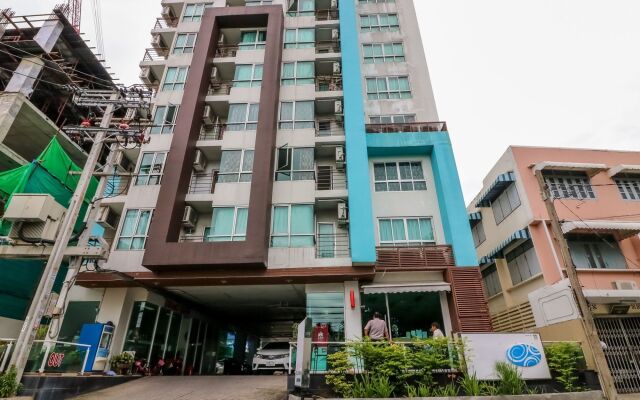 Отель Nida Rooms Ratchadapisek 11 Poseidon Таиланд, Бангкок - отзывы, цены и фото номеров - забронировать отель Nida Rooms Ratchadapisek 11 Poseidon онлайн вид на фасад