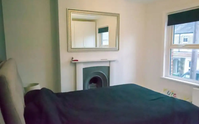Bright 3 Bedroom House in East Oxford