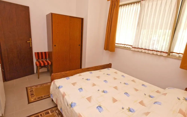 Apartment 894