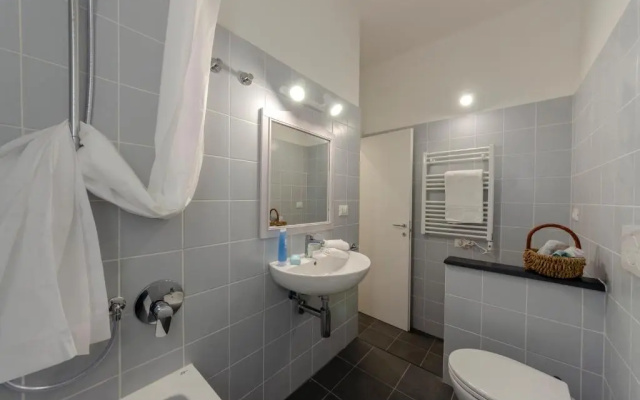 ALTIDO Charming House for 12, with Patio in Vernazza