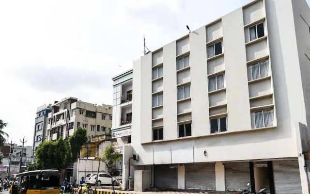 Oyo 19798 Akshara Inn