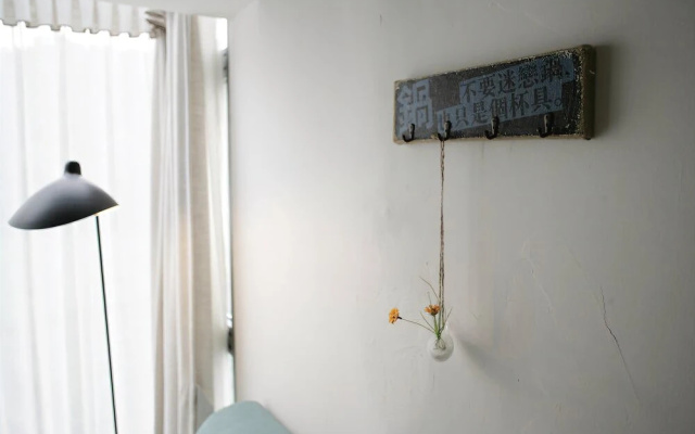 Bird Singing Hotel