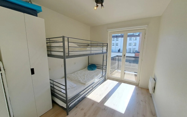 Sunny Coastal Apartment for 6