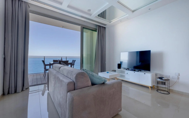 Luxurious Apt With Ocean Views and Pool in Tigne Point