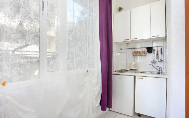 Apartments by the sea Makarska - 13222