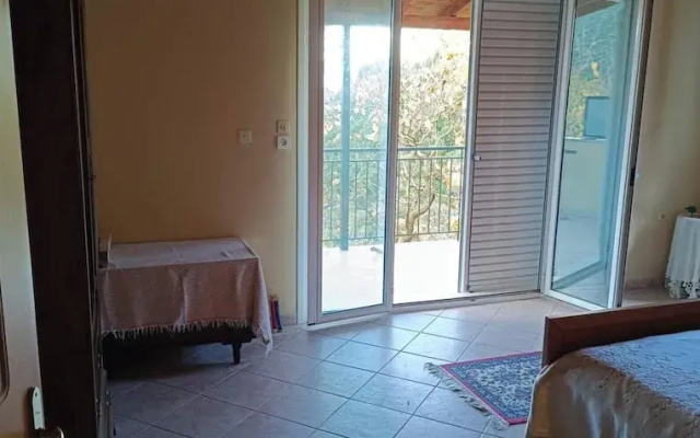Hillview Holiday Home in Kalavrouza