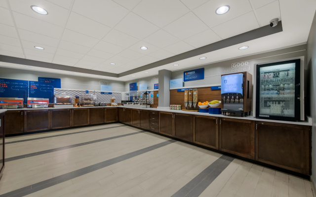 Holiday Inn Express Hampton - Coliseum Central by IHG