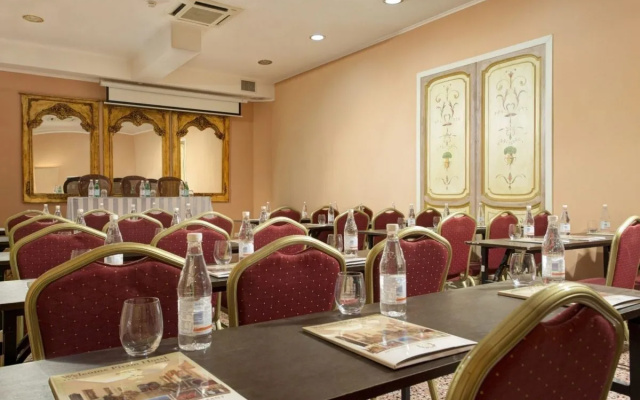 Отель Golden Tulip Rome Piram