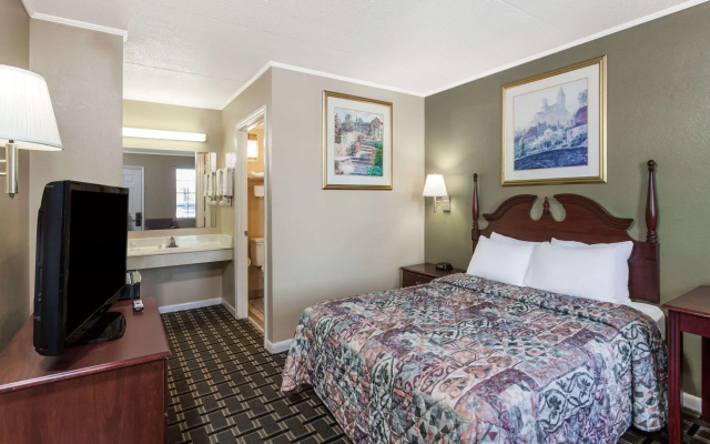 Days Inn by Wyndham Lenoir City