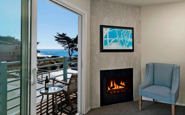 Cambria Landing Inn & Suites
